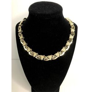 vintage unmarked costume jewelry triangle point w/textured wave chunky link chok